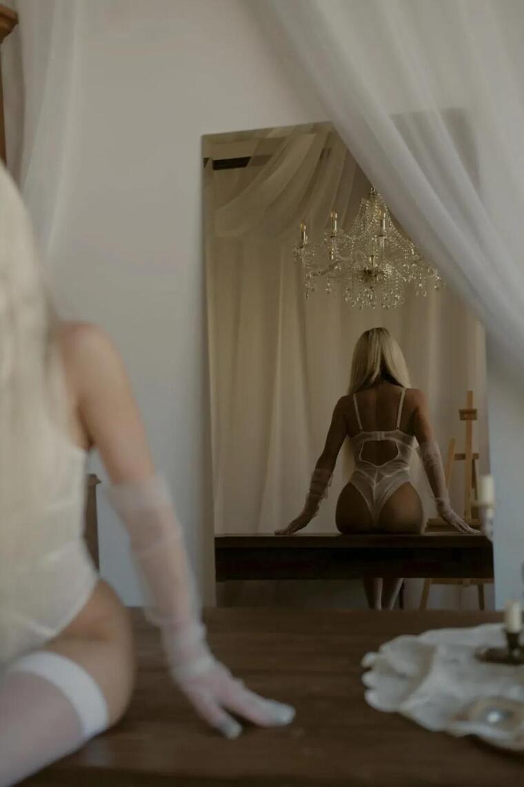 Queen of escort